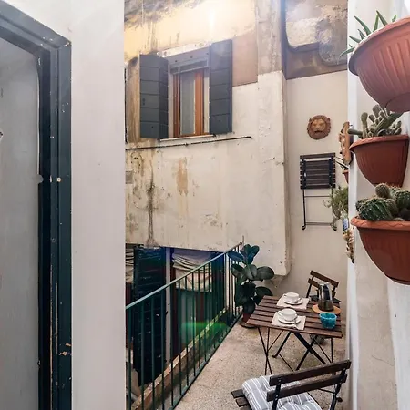 Ai Miracoli Apartment