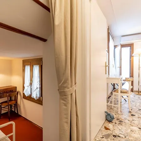 Ai Miracoli Apartment *
