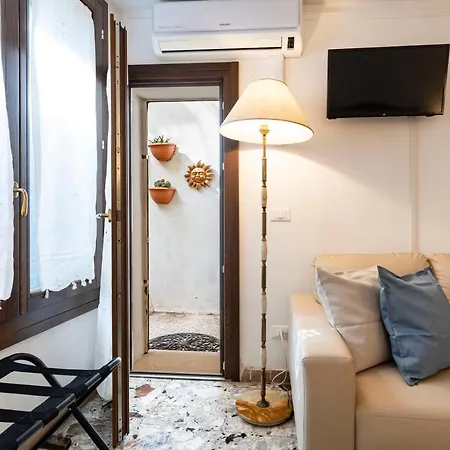 Ai Miracoli Apartment
