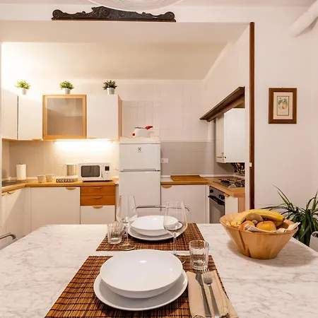 Ai Miracoli דירה *